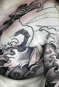 Bel modello di tatuaggio a metà collo calamaro bianco e nero