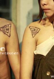 Par smukke trekant tatoveringsmønster