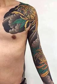 Доминантна боја шема на тетоважа на полу-коноп хризантема