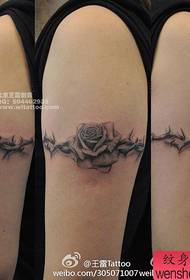 Paže pěkné klasické růže a vitex tetování vzor