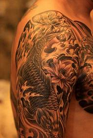 Pół tatuażu obraz lotosu sardeli