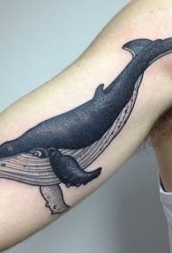 الگوی تاتو بازوی بزرگ نهنگ آبی و سیاه واقع گرایانه