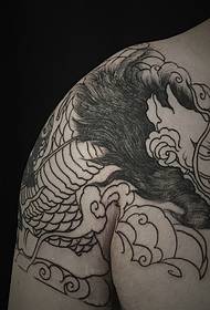 Padrão de tatuagem de dragão meio-coração simples e discreto
