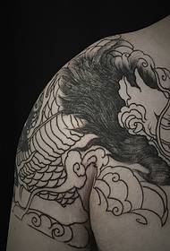 Modello di tatuaggio drago semplice e poco sincero