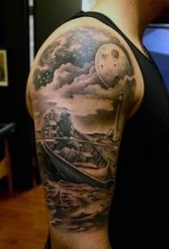 Brazo barco negro realista con patrón de tatuaje de cielo nocturno de faro