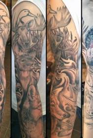 Fekete és szürke stílusú karok, különböző vadállatok tetoválásmintáival