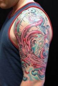 Patró de tatuatge d’aigua de calamar pintat a l’espatlla