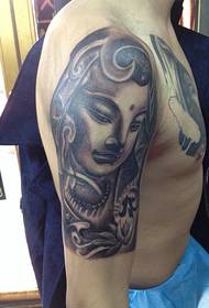 Класическа личност доминираща татуировка на половин броня Guanyin