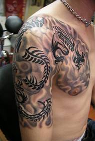 Dragon totem zarb naqshida erkak totem buluti