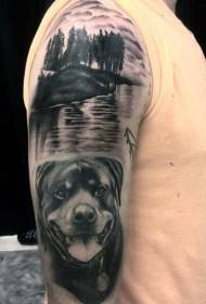 Rankų miško ežero pakrantė su juodai baltu šuns tikrovišku tatuiruotės modeliu