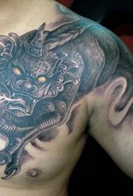 Bel tatuaggio classico a mezza armatura