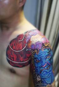 Mahtava värillinen tatuointikuvio
