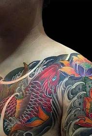 Poza tatuaj cu jumătate de armură colorată de lotus și calmar