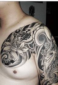 Tatouage masculin mi-long élégant