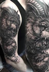 華麗的黑惡魔獅子與山羊角大臂紋身圖案