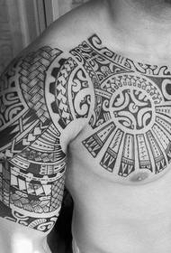 Ganz männlech dräi dominéierend Hallef Armor Tattoo Tattooen