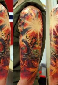 Immagine colorata del tatuaggio dell'albero e di alba colorata spalla