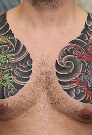 Dviejų skirtingų spalvų drakono drakono pusės gabalo tatuiruotė yra kietas ir nepalyginamas