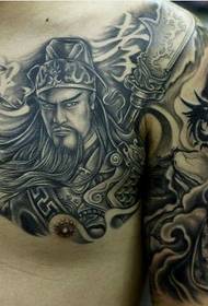 Knappe man Guan Gong half pantser tattoo