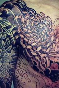 Tatuaggio di mezzo totem bello e autentico