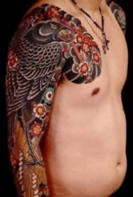 Pateicība par vīriešu tradicionālajiem divkāršajiem tetovējuma darbiem