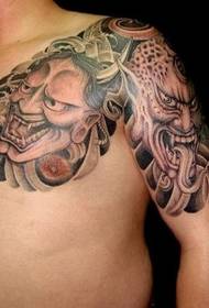 Tatuaggio avatar mezzo malvagio corazzato