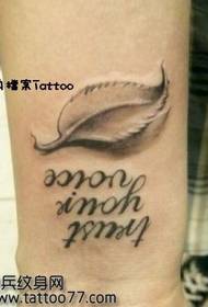 Nrov nrov caj npab hauv cov niam ntawv tawv tsiaj qauv txawv tattoo