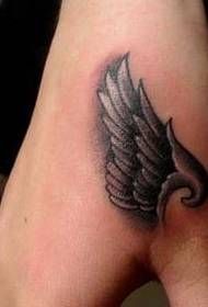 Tatuatge d’ales de mà de bellesa