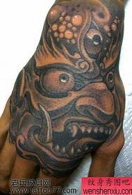 Esquema de tatuatge animal a la mà