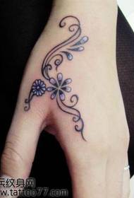 Ομορφιά χέρι floral μοτίβο τατουάζ μοτίβο