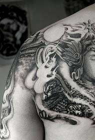 Црно-бели полу-должина слики за тетоважи