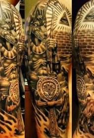 Impressionant tatuatge d'atribut tema egipci a l'espatlla