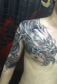 Modello di tatuaggio drago prepotente esagonale