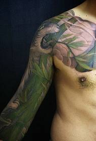 Згодна алтернатива тетоважа со половина оклоп во боја
