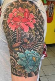 Μεγάλο βραχίονα ασιατικό στυλ κόκκινο και μπλε παιωνία σχέδιο τατουάζ λουλουδιών πουλιών