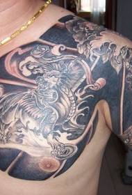 Cool na kalahating armadong tattoo