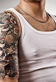 Személyiség férfi kreatív fél páncél tetoválás minta