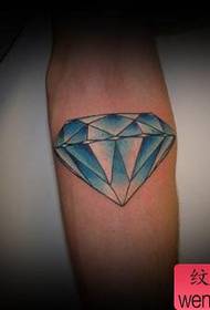 Hình xăm kim cương màu cánh tay