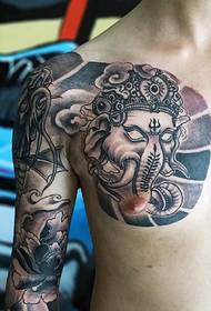 完美无瑕的黑白半甲象神纹身刺青
