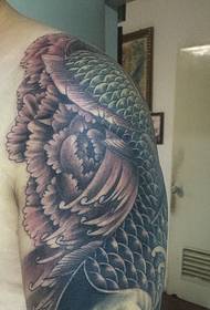 Krāšņs pusakva kalmāru tetovējums