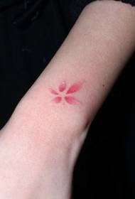 여자 아이 팔 좋은 벚꽃 문신 패턴