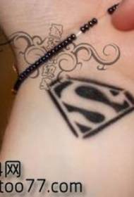 Tatueringsmönster för klassisk arm supermanlogo
