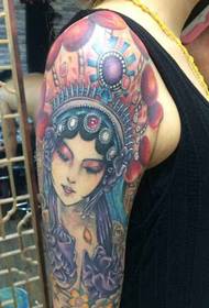 Tatoo nzuri ya maua ya nusu ya kike