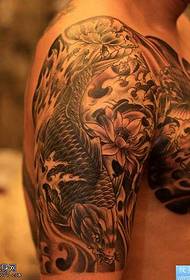 Motivo tatuaggio mezzo loto acciuga
