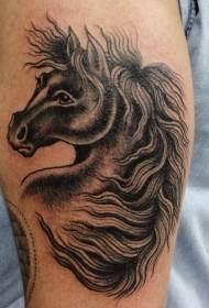 Μεγάλο μοτίβο τατουάζ μαύρο άλογο βραχίονα