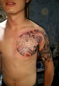 Super perfettamente tatuatu di tatuaggio di drago à mità perfetta