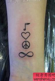 Niña pequeña brazo nota anti-guerra ilimitado amor icono tatuaje patrón
