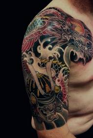 Зрелите машки задолжителни тетоважи со половина оклоп