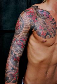 Tradiční polohrdlé hadí tetování