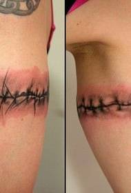 Modello di tatuaggio a strappo: immagine del modello di tatuaggio a strappo sul braccio